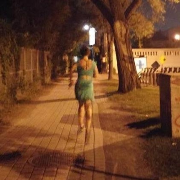 Meet your Posher, Véro - Picture 1 of 1